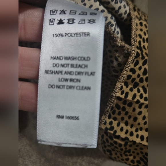 SINCERLY JULES Cheetah print pleated accordian style midi skirt. Size small - Picture 6 of 9